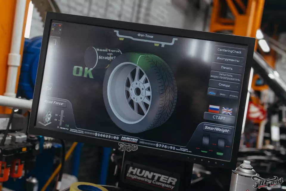 Новые кованые диски и фирменный Шиномонтаж на вибростенде на стендах Hunter для Porsche Cayenne